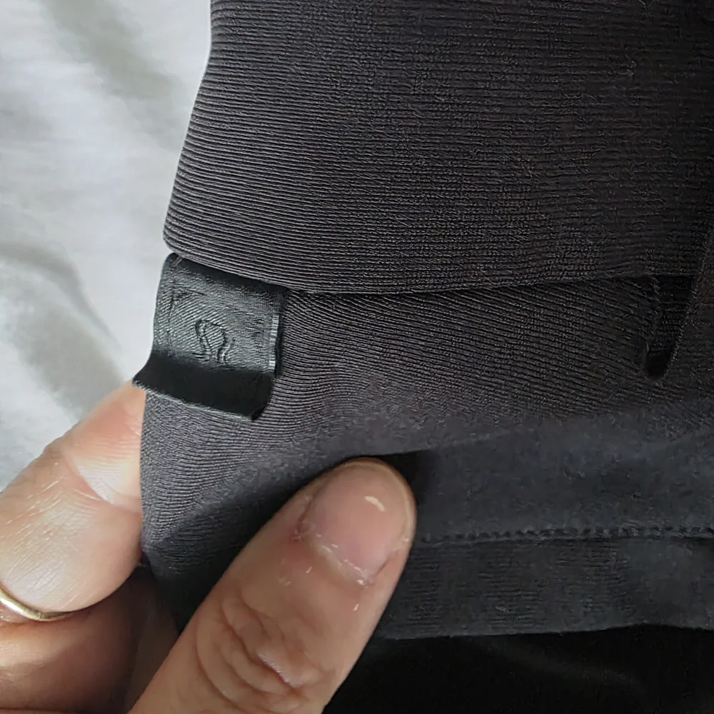 Lululemon - Picture 4 of 5